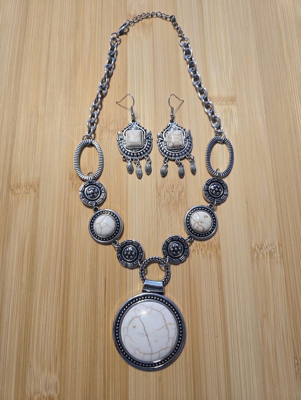 ⚜️Sedona Drama White Crackle Stone Medallion Statement Necklace Set
